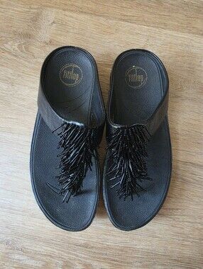 FitFlop Cha Cha Beaded Fringe Sandal in black Size 7